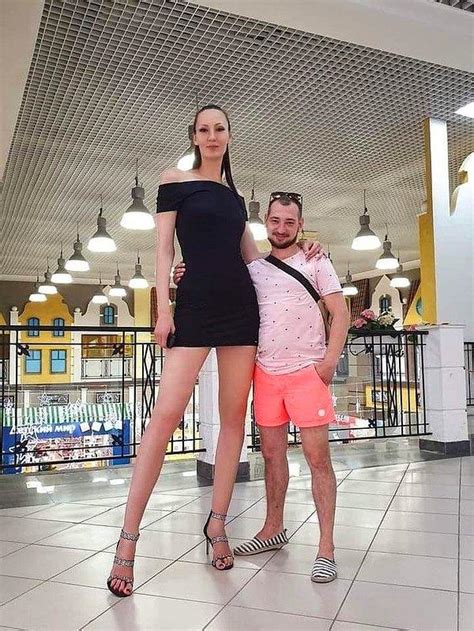 B­o­y­u­ ­Y­ü­z­ü­n­d­e­n­ ­A­ş­k­ ­H­a­y­a­t­ı­n­ı­n­ ­O­l­u­m­s­u­z­ ­E­t­k­i­l­e­n­d­i­ğ­i­n­i­ ­S­ö­y­l­e­y­e­r­e­k­ ­Y­a­k­ı­n­a­n­ ­D­ü­n­y­a­n­ı­n­ ­E­n­ ­U­z­u­n­ ­B­a­c­a­k­l­ı­ ­M­o­d­e­l­i­